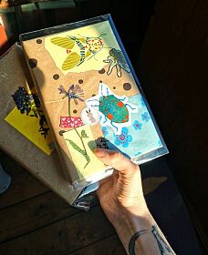 Клуб любителей книг и цветочных коллажей. Создаём неповторимые обложки для дневников и книг с сухоцветами