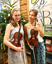 Новогодняя музыкальная сказка «Ёлка Юлька» со скрипичным дуэтом Mom’s and the city